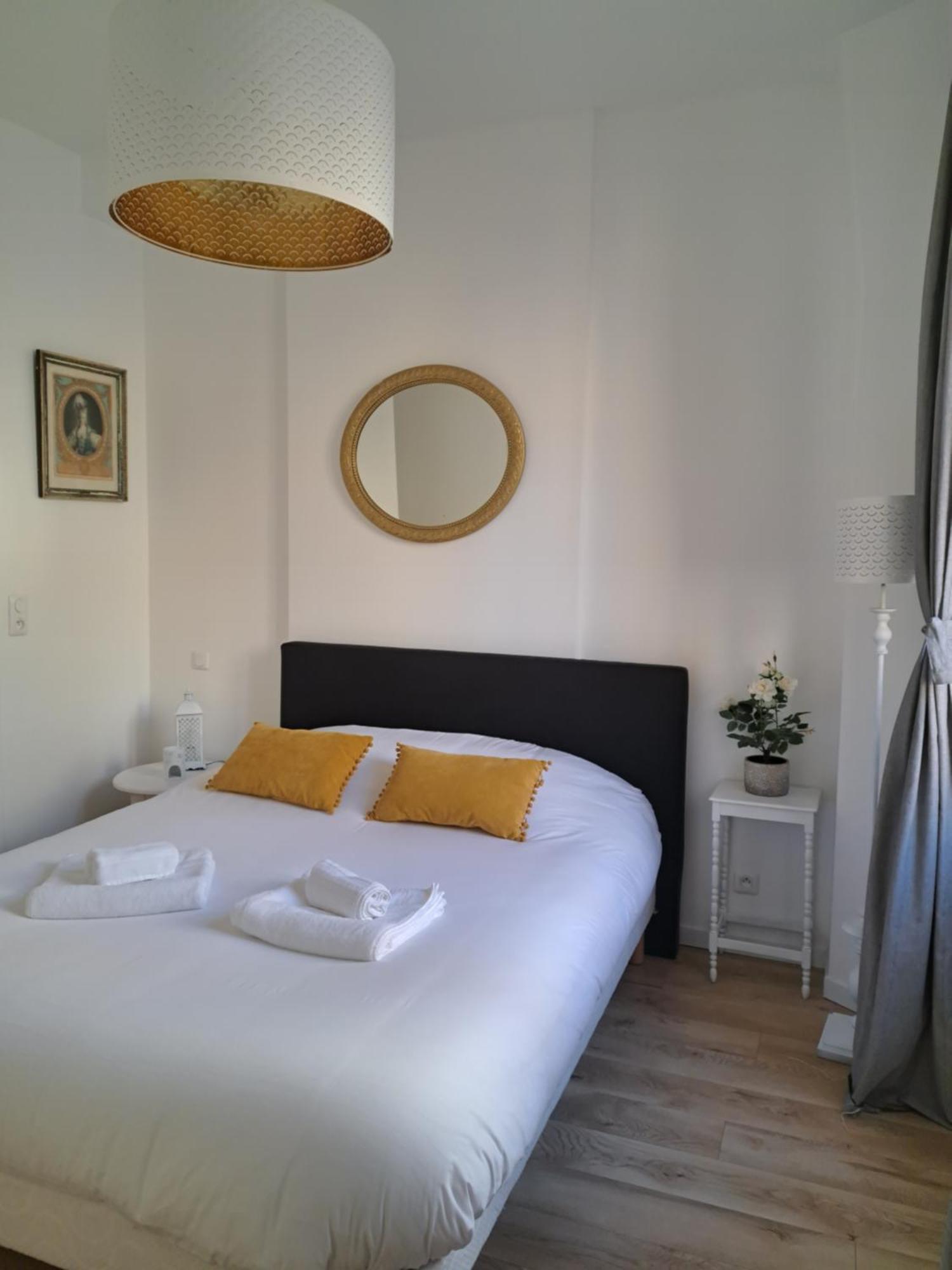 Agreable 2 Pieces - Rue Du Vieux Versailles Buitenkant foto