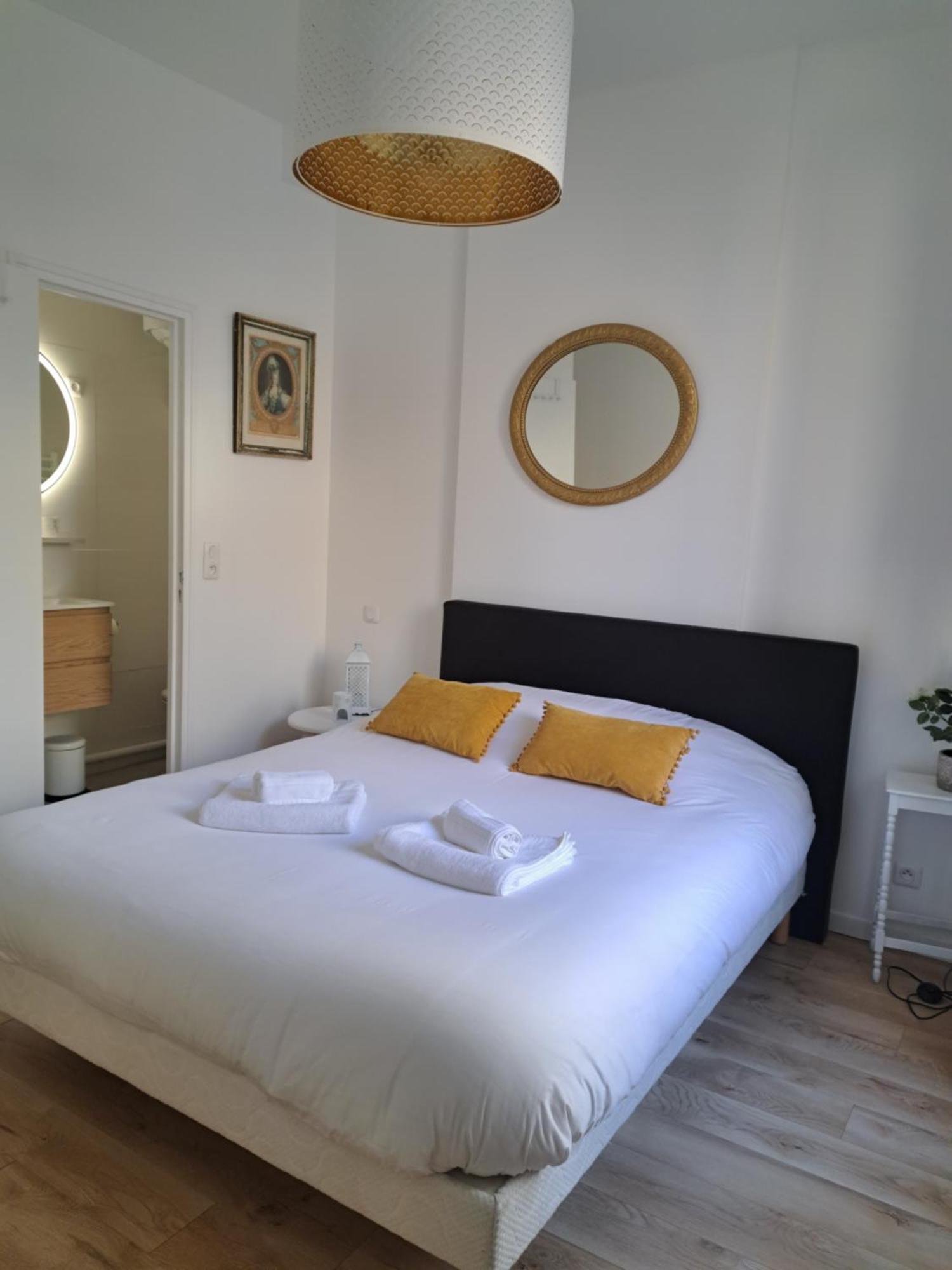 Agreable 2 Pieces - Rue Du Vieux Versailles Buitenkant foto